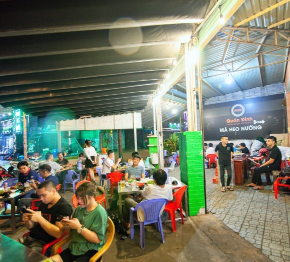 QUÁN ĐỈNH