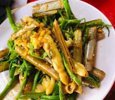 Ốc Móng Tay Xào Rau Muống